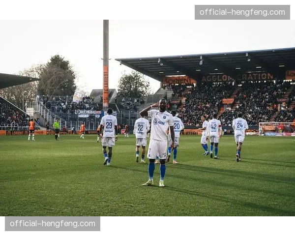 半场战报：洛里昂1-1斯特拉斯堡，双方门将各献神扑，射正效率不高